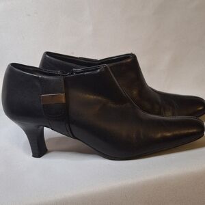 🌺 2/$20. Hillard & Hanson Women's Black Leather Square Toe Ankle Boots Size 6.5